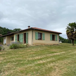 Maison En Campagne Avec Vue Sur Les Pyrénées , Estampes France